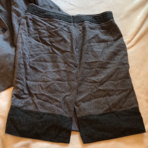 Gorgeous 2 tone grey skirt suit - Picture 3 of 7